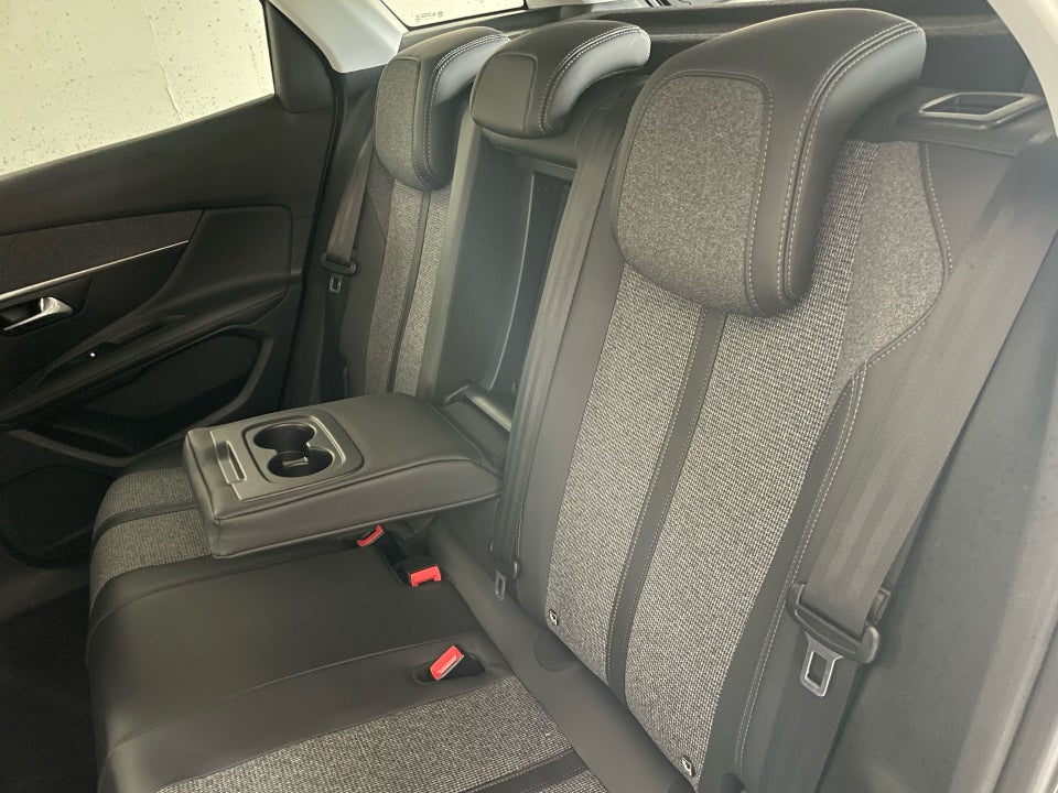 Peugeot 3008 1,5 BlueHDi 130 Allure 5d