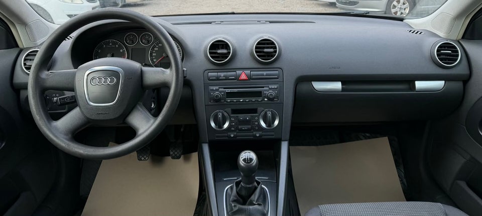 Audi A3 1,6 Attraction 3d