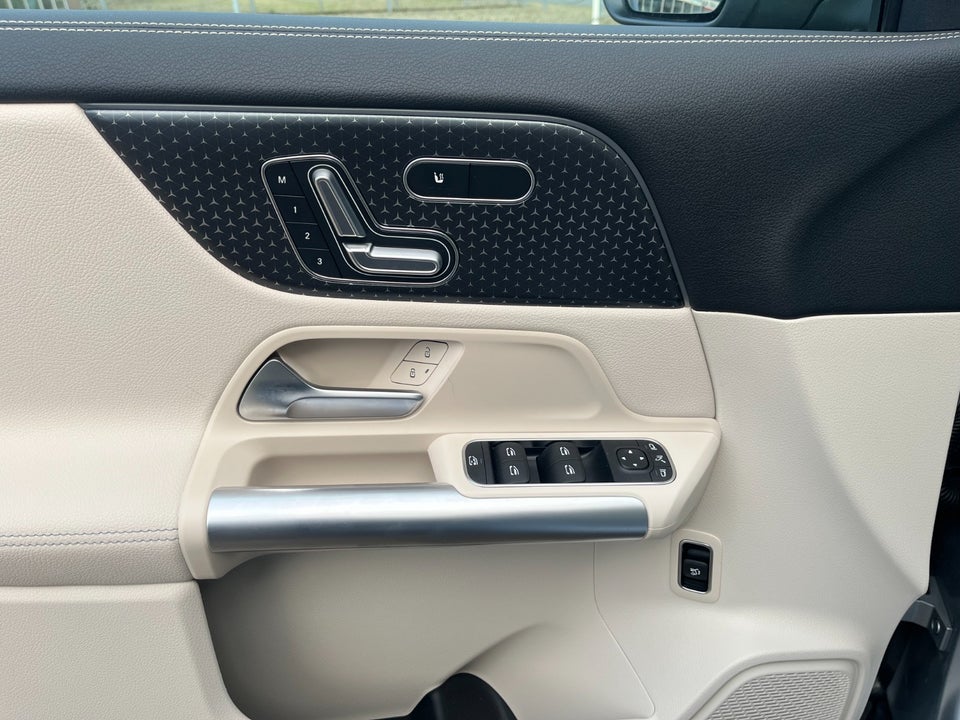 Mercedes EQA300 Progressive 4Matic 5d