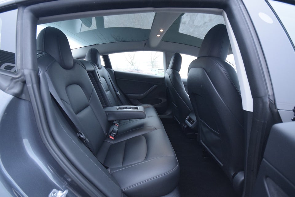 Tesla Model 3 Long Range AWD 4d