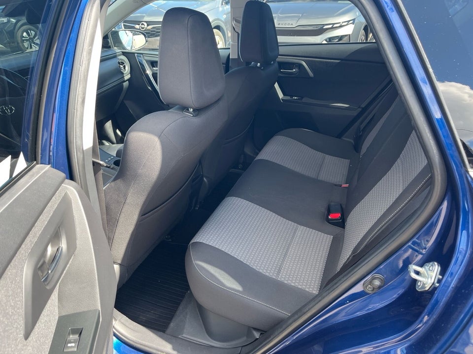 Toyota Auris 1,8 Hybrid H2 Selected CVT 5d