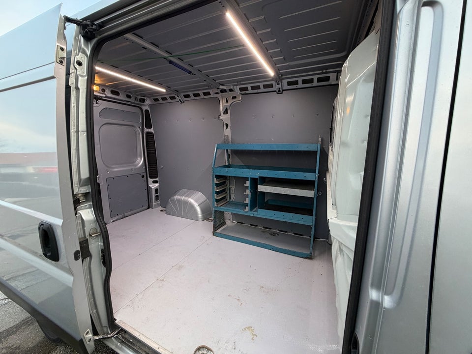 Peugeot Boxer 333 2,2 BlueHDi 140 L2H2 Premium
