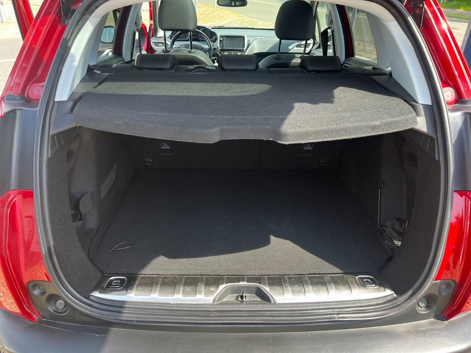 Peugeot 2008 1,6 BlueHDi 100 Allure Sky 5d