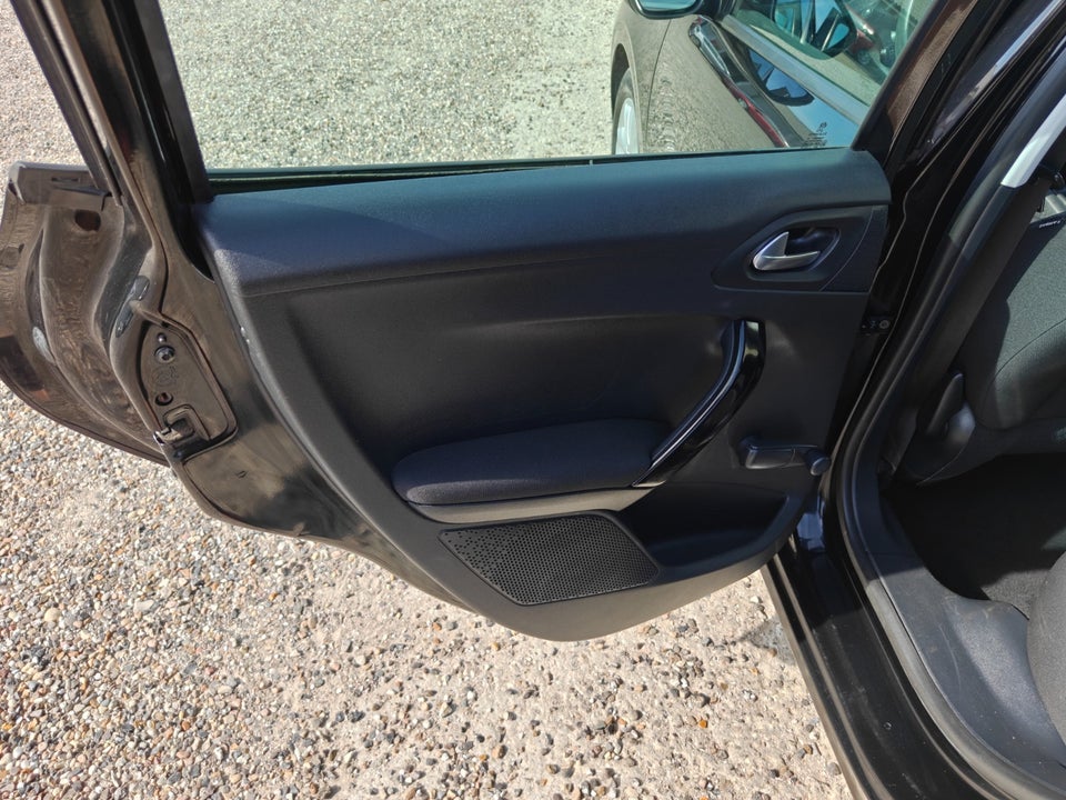 Peugeot 208 1,2 VTi Active 5d