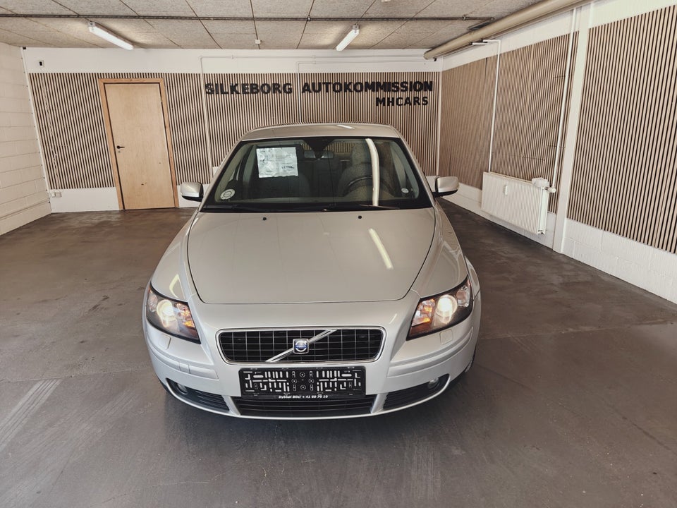 Volvo S40 2,4  4d