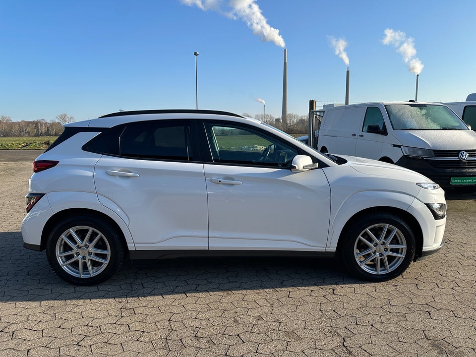 Hyundai Kona 64 EV Essential Van 5d