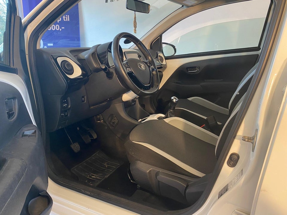 Toyota Aygo 1,0 VVT-i x-play 5d