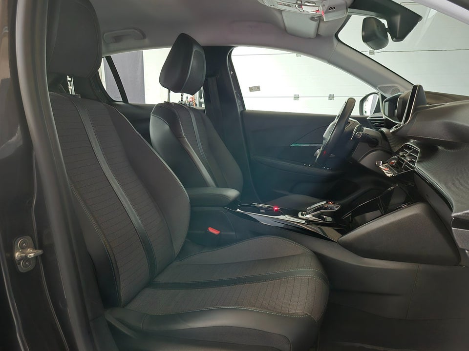 Peugeot 208 1,2 PureTech 100 Allure EAT8 5d