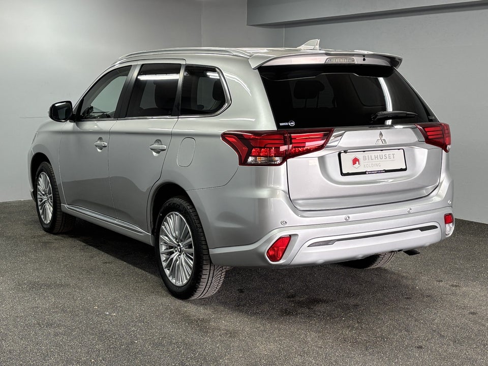 Mitsubishi Outlander 2,4 PHEV Business CVT 4WD 5d