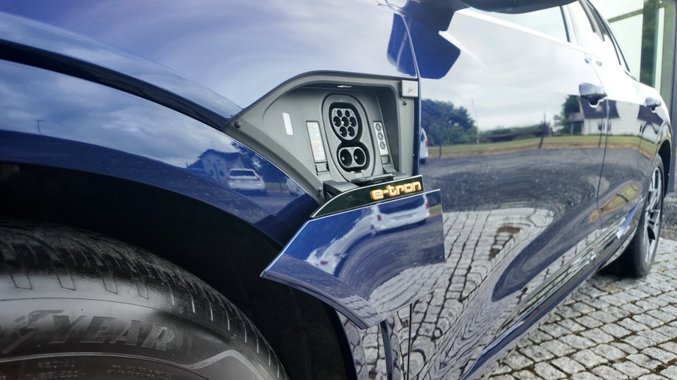 Audi e-tron 55 S-line quattro 5d