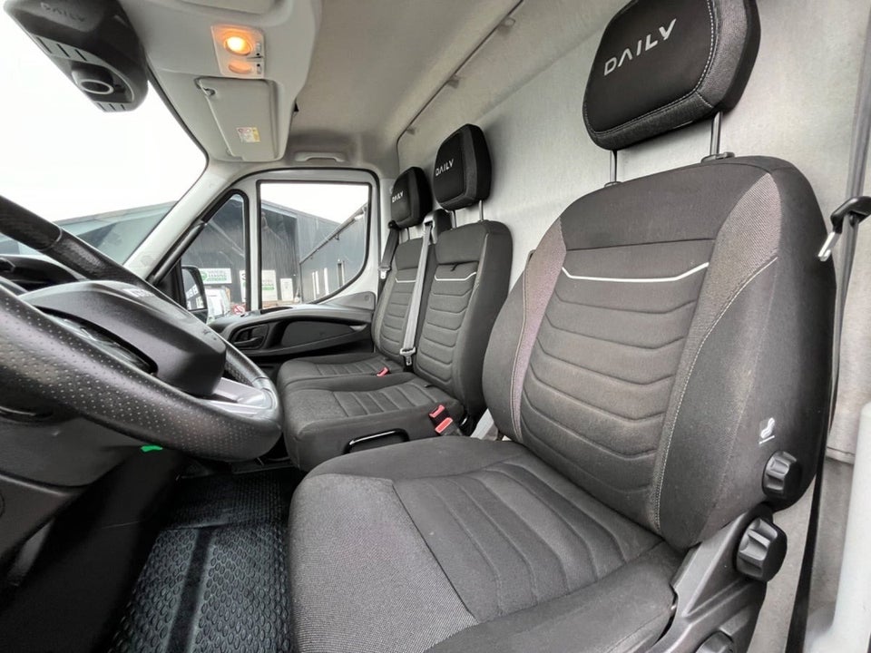 Iveco Daily 2,3 35S16 12m³ Van AG8