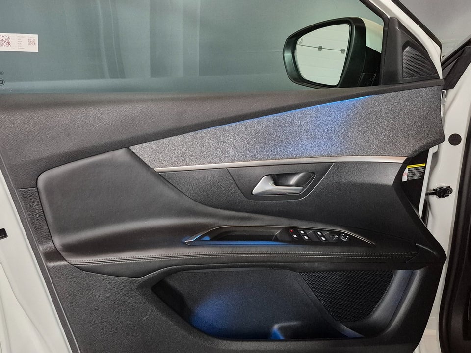 Peugeot 3008 1,2 e-THP 130 Allure EAT6 5d