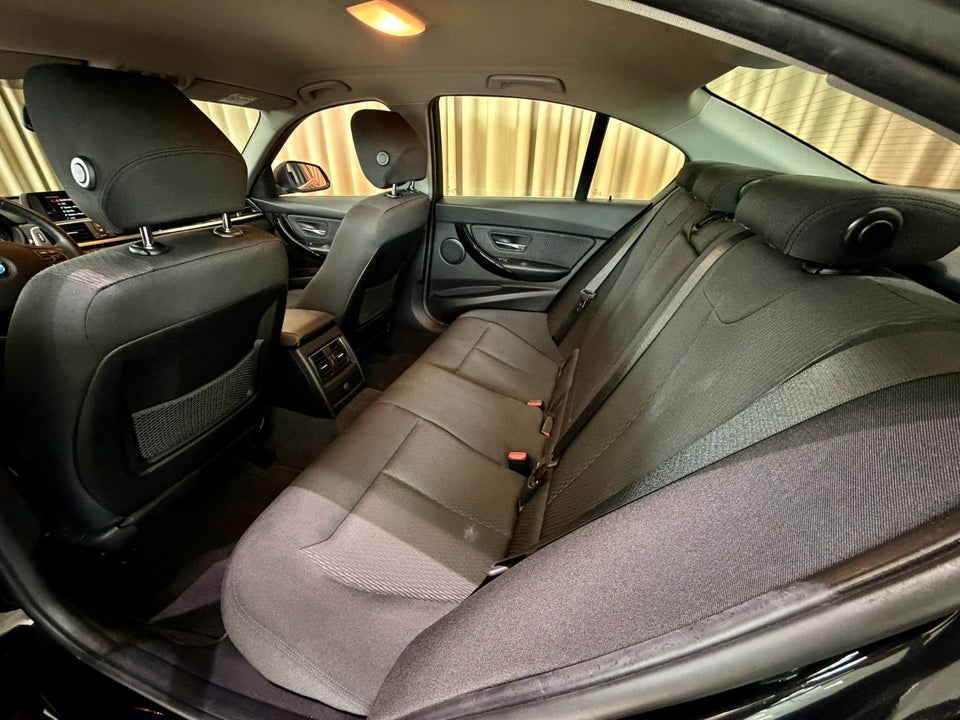 BMW 320d 2,0 Advantage aut. 4d