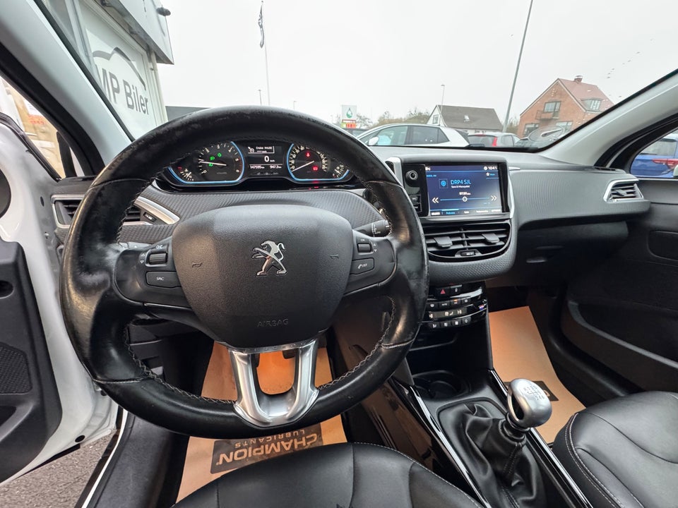 Peugeot 2008 1,5 BlueHDi 100 Allure Sky 5d