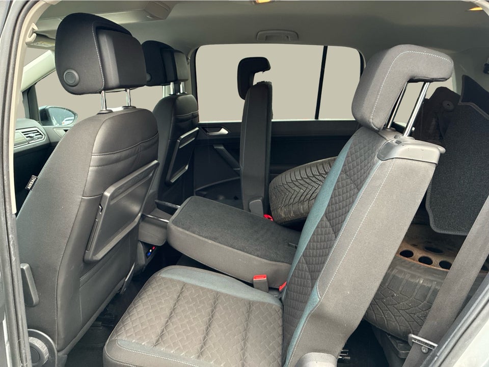 VW Touran 1,6 TDi 115 IQ.Drive DSG 7prs 5d