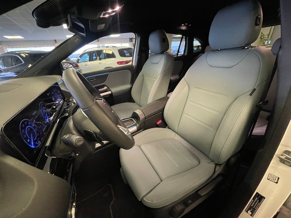 Mercedes EQA350 4Matic 5d