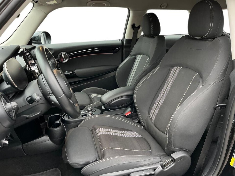 MINI Cooper SE Essential 3d