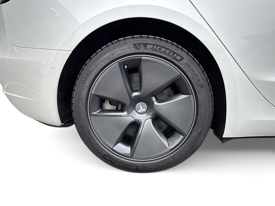 Tesla Model 3 Standard Range+ RWD 4d
