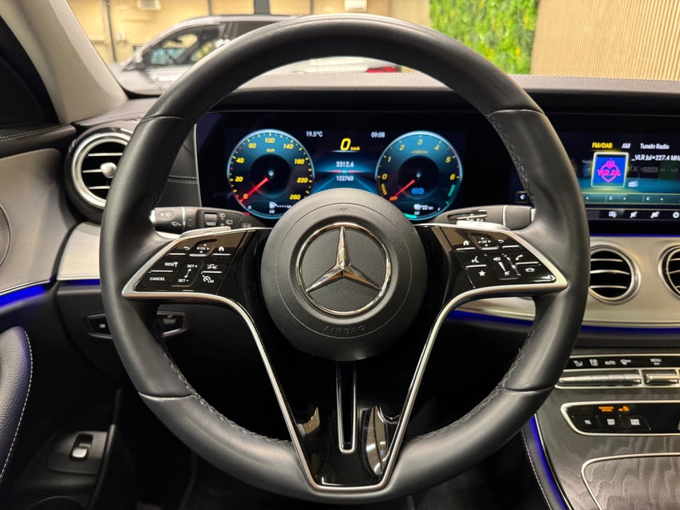 Mercedes E300 de 2,0 AMG Line stc. aut. 5d