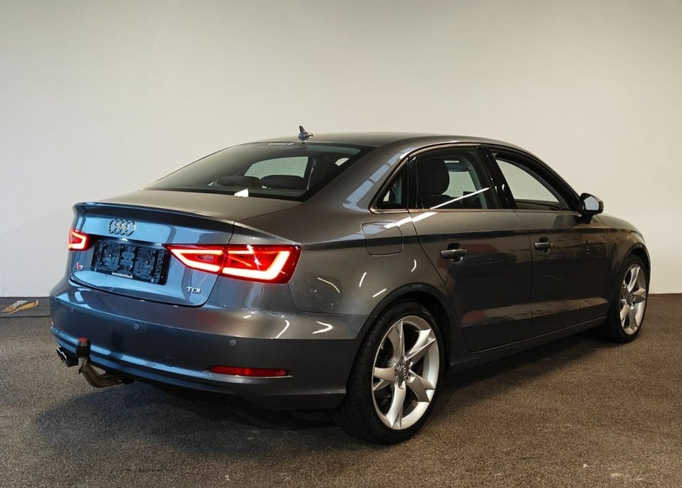 Audi A3 2,0 TDi 150 Ambition S-tr. 4d