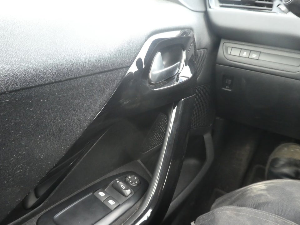 Peugeot 208 1,6 e-HDi 92 Active 5d