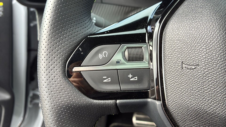 Peugeot e-208 54 GT Pack 5d