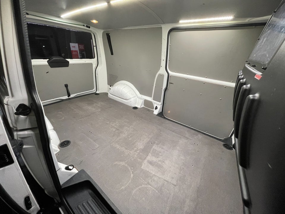 VW Transporter 2,0 TDi 150 Kassevogn DSG lang