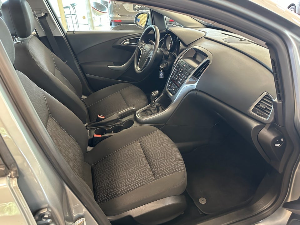 Opel Astra 1,4 T 140 Enjoy 5d