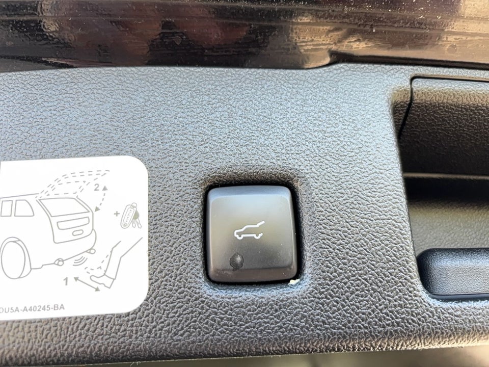 Ford Kuga 2,5 PHEV Vignale CVT 5d