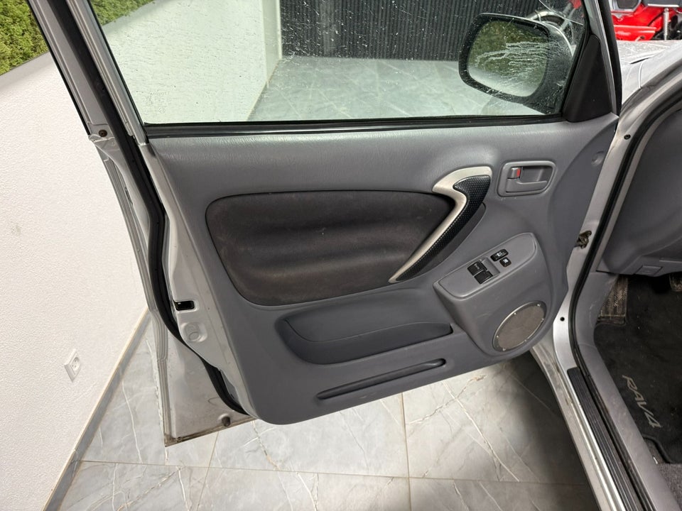 Toyota RAV4 2,0 VVT-i 4x4 5d