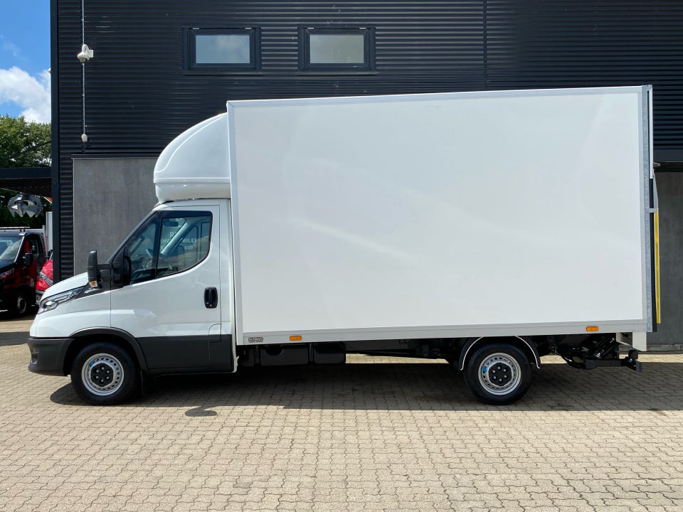 Iveco Daily 3,0 35S18 4100mm Box m/lift AG8