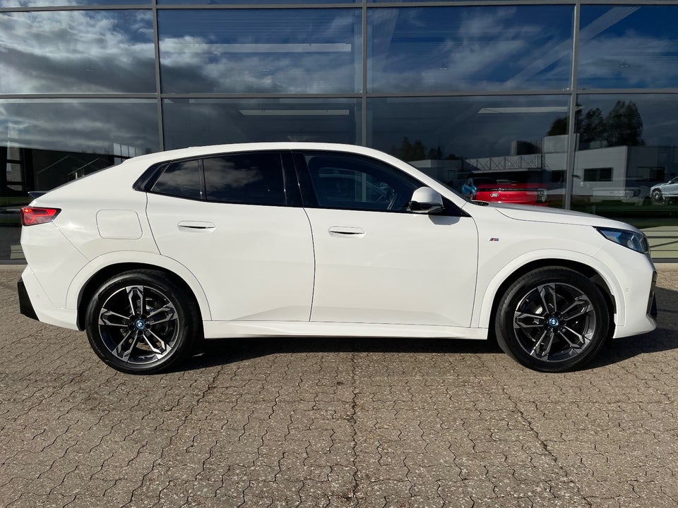 BMW iX2 xDrive30 M-Sport 5d