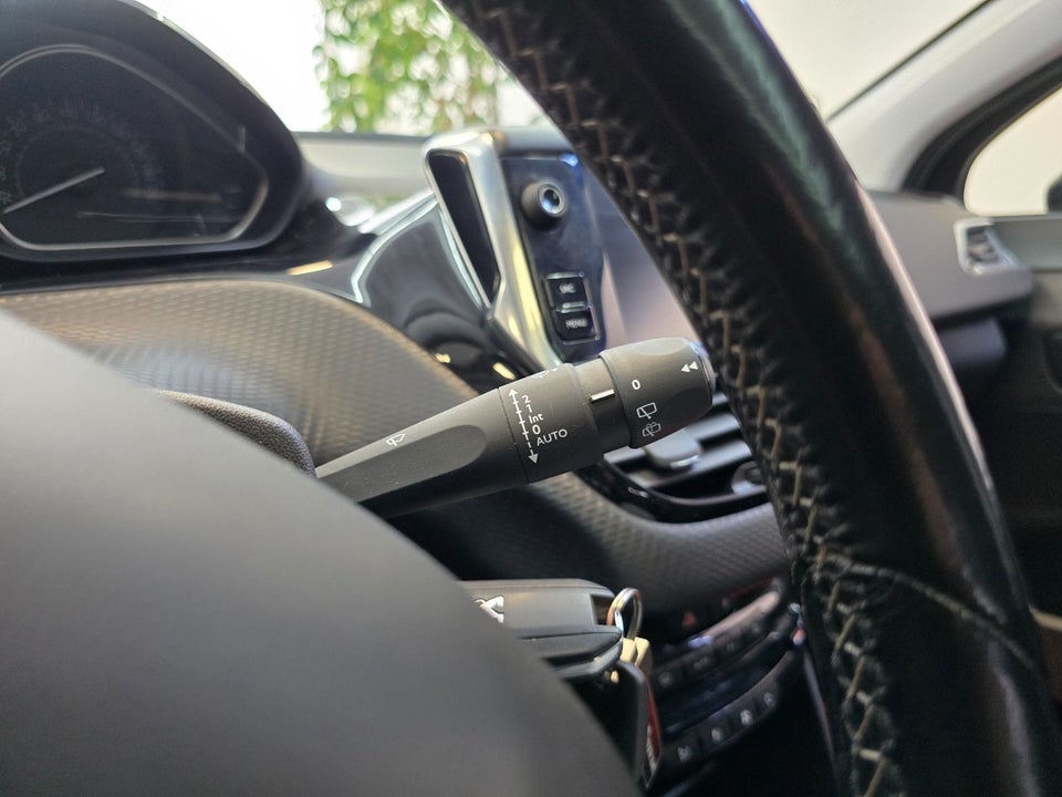 Peugeot 2008 1,2 e-THP 110 Desire Sky 5d