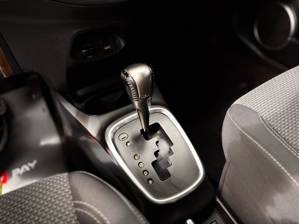 Toyota Yaris 1,5 Hybrid H1 e-CVT 5d
