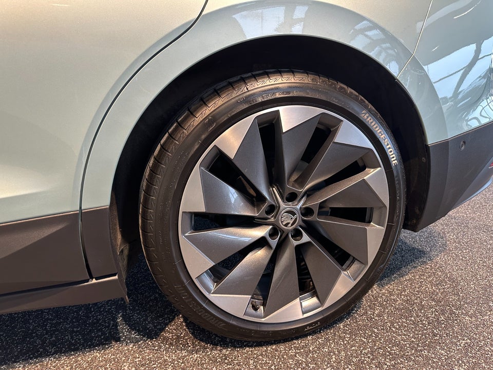 Skoda Enyaq 80x iV ecoSuite 5d