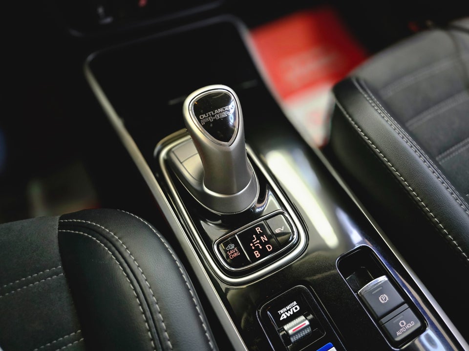 Mitsubishi Outlander 2,4 PHEV Intro Edition CVT 4WD 5d