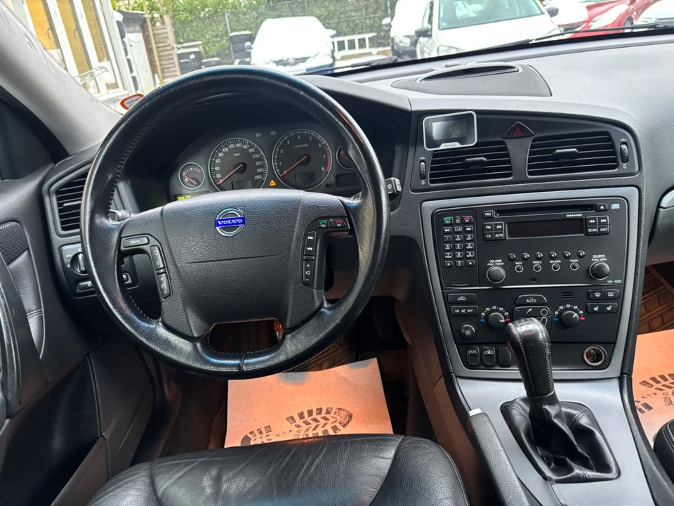 Volvo V70 2,4 170 Momentum 5d