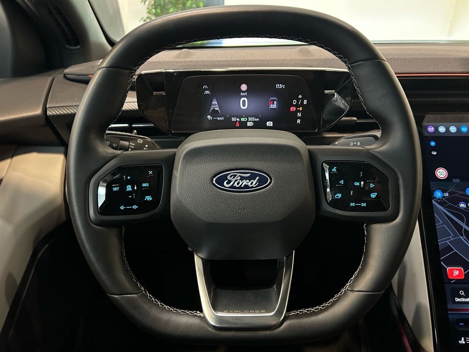 Ford Explorer 77 Premium Extended Range 5d