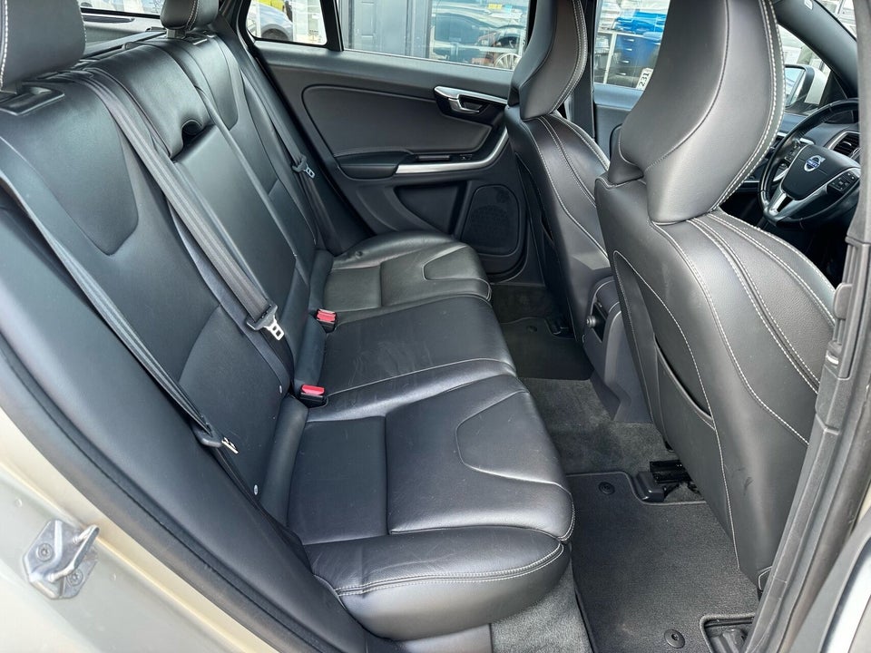 Volvo V60 2,0 D4 190 Momentum aut. 5d