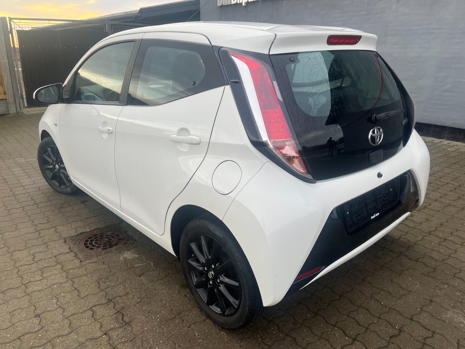Toyota Aygo 1,0 VVT-i x-play 5d