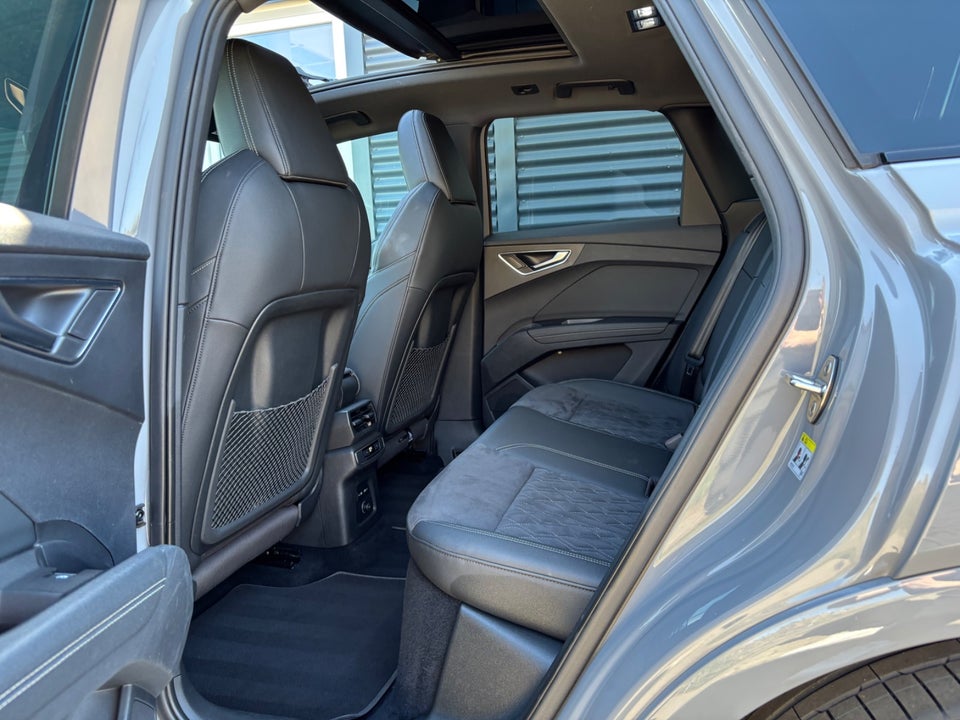 Audi Q4 e-tron 50 S-line quattro 5d
