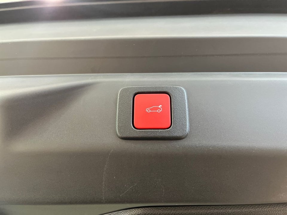 Peugeot e-3008 77 GT Pack 5d