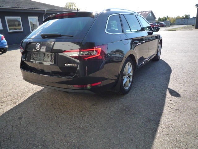 Skoda Superb 2,0 TDi 150 Style Combi DSG 5d