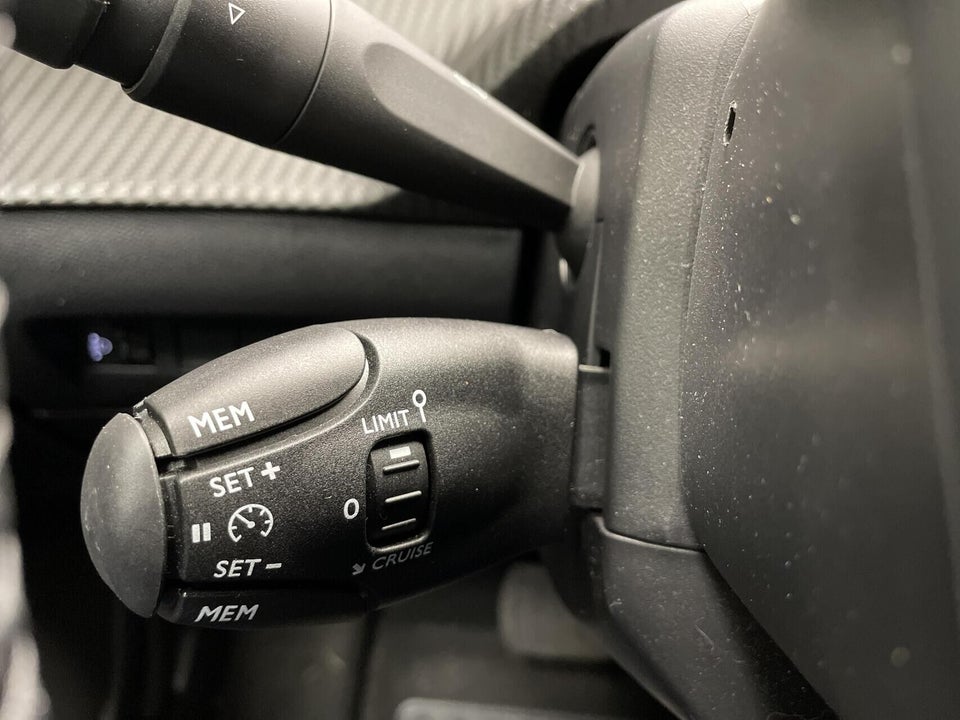 Peugeot e-2008 50 Allure 5d