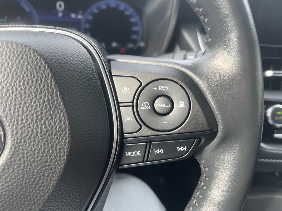 Toyota Corolla 1,8 Hybrid Style Touring Sports e-CVT 5d