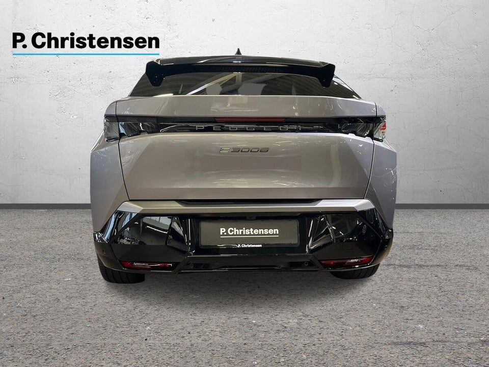 Peugeot e-3008 77 GT 5d