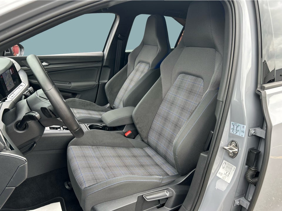 VW Golf VIII 1,4 GTE DSG 5d
