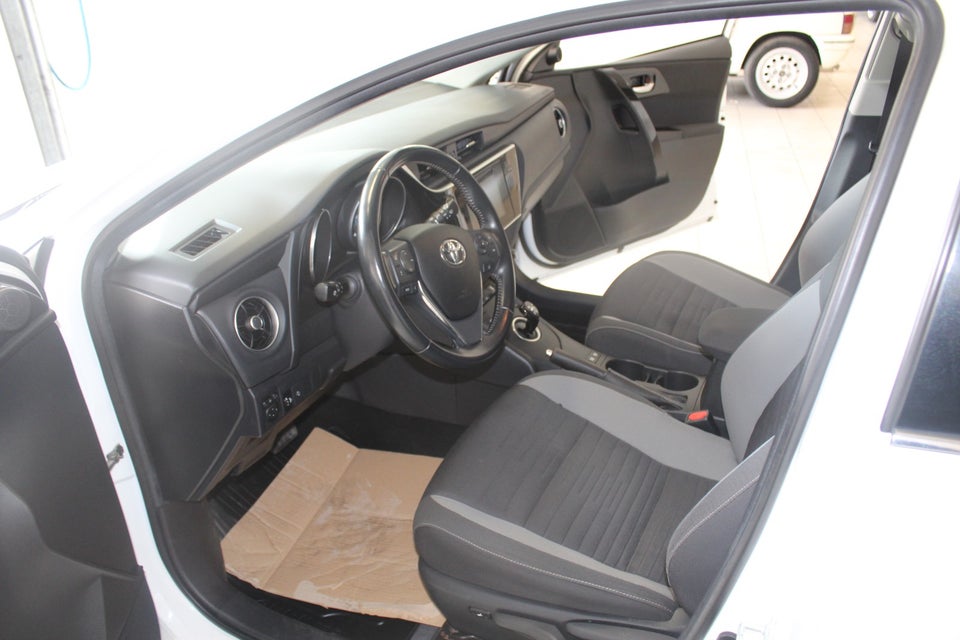 Toyota Auris 1,8 Hybrid H2 Touring Sports CVT 5d