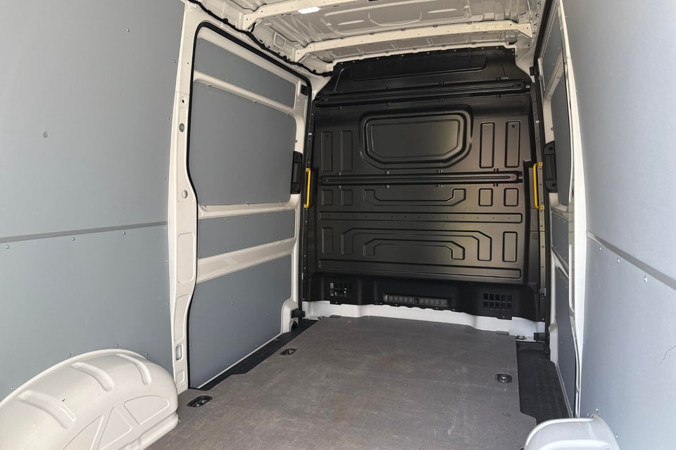 VW Crafter 35 2,0 TDi 177 Kassevogn L3H2