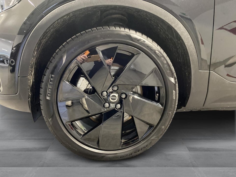 Volvo EX40 Extended Range Black Edition 5d